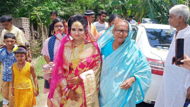 বরের বাড়ি বিয়ে করতে গেলেন কনে