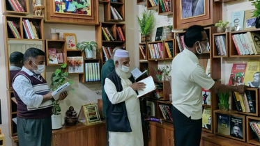 হিলি কাস্টমস উপ কমিশনারের `বঙ্গবন্ধু ও মুক্তিযুদ্ধ কর্নার` 