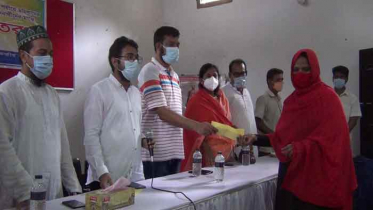 হিলিতে প্রশিক্ষণার্থীদের মাঝে সনদ ও চেক বিতরণ