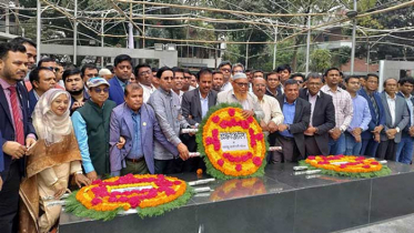 বঙ্গবন্ধুর প্রতিকৃতিতে আইইবির নবনির্বাচিত কমিটির শ্রদ্ধা