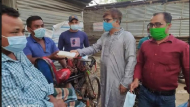 ঠাকুরগাঁওয়ে স্বেচ্ছাসেবক লীগের ইফতার ও মাস্ক বিতরণ