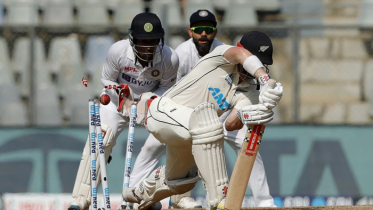 আজাজের রেকর্ডের দিনেও কিউয়িদের লজ্জা!