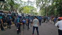 সাউণ্ড গ্রেনেড ও টিয়ারগ্যাসে ছত্রভঙ্গ জবি শিক্ষার্থীদের লংমার্চ