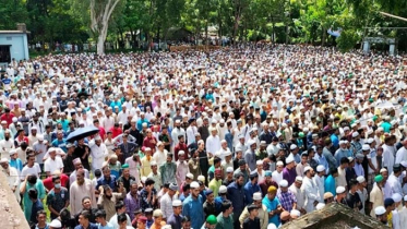 ট্রেন দুর্ঘটনায় নিহতদের জানাজায় শোকার্ত মানুষের ঢল