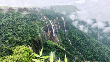 মেঘালয়ের পথে পথে (ভিডিও)