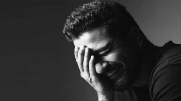 গভীর রাতে ক্যাটরিনা ছেড়ে কার প্রেমে মত্ত ভিকি কৌশল?