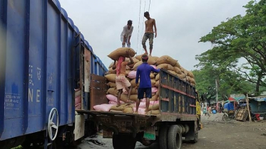 ভারত থেকে এলো ২৪৫২ মেট্রিক টন গম 