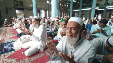 আজ দেশের সব মসজিদে বিশেষ মোনাজাত