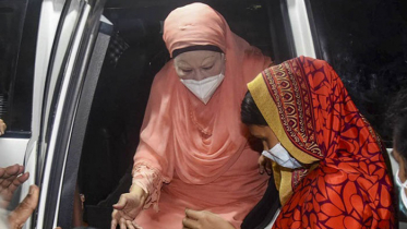 খালেদা জিয়ার বিদেশে চিকিৎসা চেয়ে হাইকোর্টে রিট