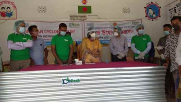 কলারোয়ায় `আম্পান` ক্ষতিগ্রস্তদের মাঝে ঢেউটিন বিতরণ