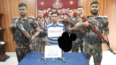কলারোয়া সীমান্তে অস্ত্র-গুলিসহ যুবক আটক