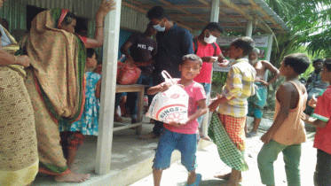 কুড়িগ্রামে ৫`শ বানভাসীর মাঝে খাদ্য সামগ্রী বিতরণ