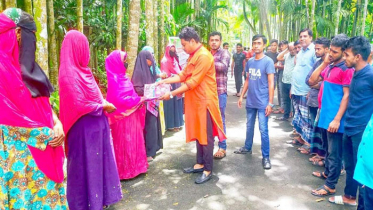 প্রধানমন্ত্রীর জন্মদিন উপলক্ষে লক্ষ্মীপুরে শাড়ি বিতরণ