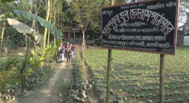 ভাঙা কুঁড়েঘরের পাঠাগার দেখাচ্ছে আলোর পথ (ভিডিও)