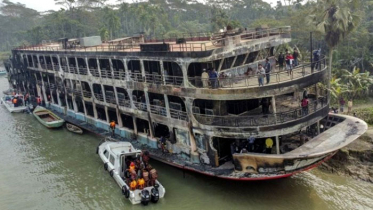 লঞ্চের তিন মালিককে আদালতে হাজির করতে নির্দেশ