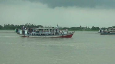 পদ্মায় তীব্রস্রোত, ফেরি পারাপারে সময় লাগছে দ্বিগুণ    