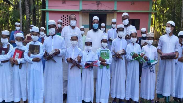 সন্দ্বীপে কৃষক লীগ নেতার উদ্যোগে স্বাস্থ্য সরঞ্জাম বিতরণ