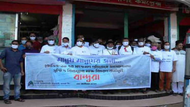 নবাবগঞ্জে বিনামূল্যে মাস্ক বিতরণ 