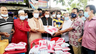 বাগেরহাটে আ.লীগের উদ্যোগে মাস্ক ও স্যানিটাইজার বিতরণ 