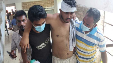 মোংলায় কম্পিউটার দোকানিকে কুপিয়ে জখম