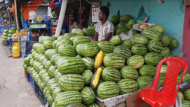 সিন্ডিকেটের কারণে মোংলায় তরমুজের দাম আকাশ ছোঁয়া