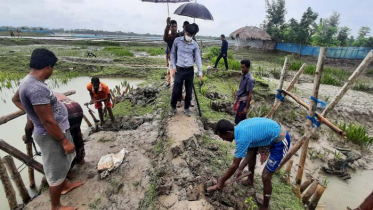 মোংলায় খালের অবৈধ বাঁধ অপসারণ শুরু