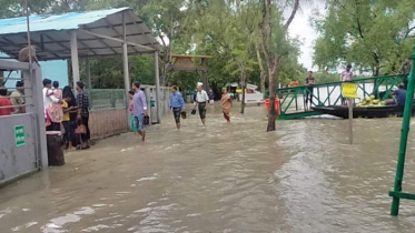 নিম্নচাপের প্রভাবে মোংলাসহ সুন্দরবন প্লাবিত