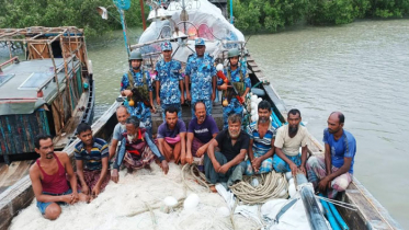 সাগরে ৫ দিন ভেসে থাকা বরগুনার ১১ জেলে উদ্ধার