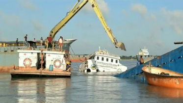 মোংলায় ডুবে যাওয়া কার্গো থেকে কয়লা অপসারণ শুরু