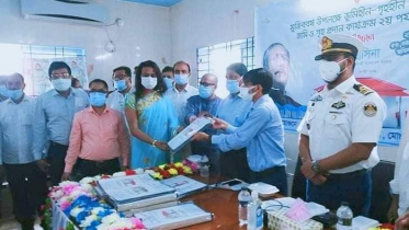 মোংলায় প্রধানমন্ত্রীর দেয়া ঘর পেলেন তৃতীয় লিঙ্গের নিশি 