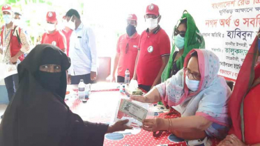 মোংলায় ঘূর্ণিঝড়ে ক্ষতিগ্রস্তদের মাঝে নগদ অর্থ ও বীজ বিতরণ 