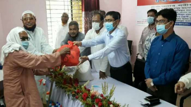 জয়পুরহাটে মটর শ্রমিকদের মাঝে ঈদ সামগ্রী বিতরণ