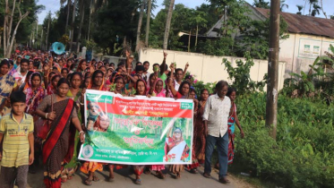 প্রধানমন্ত্রীকে ধন্যবাদ জানিয়ে আনন্দ মিছিল করেছে চা শ্রমিকরা