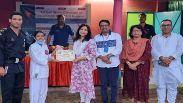 আত্মরক্ষায় দক্ষতা অর্জনকারীদের মাঝে বেল্ট ও সনদ বিতরণ