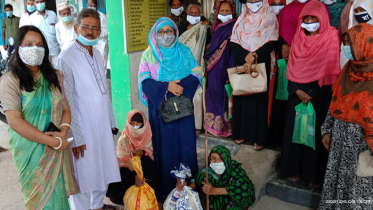 মা দিবসে নলছিটিতে দুঃস্থ মায়েদের মাঝে উপহার সামগ্রী বিতরণ