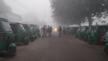 হিমেল হাওয়ায় কাঁপছে উত্তরের জেলা নওগাঁ