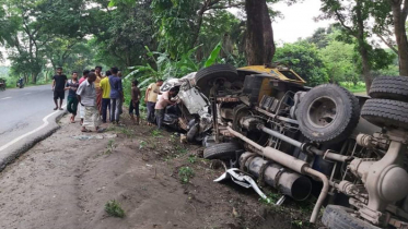 ট্রাক-মাইক্রোবাস মুখোমুখি সংঘর্ষ, চালকসহ নিহত ২