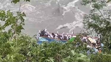 নেপালে বাস দুর্ঘটনায় ২৭ ভারতীয় পর্যটক নিহত