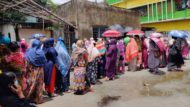 নারায়ণগঞ্জে টিকা দিতে গিয়ে ভোগান্তির শিকার