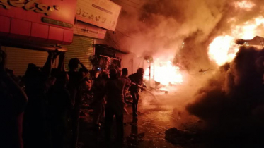 চৌমুহনীতে শতাধিক দোকান আগুনে পুড়ে ছাই