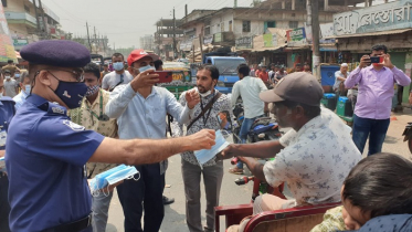 নোয়াখালী জেলা পুলিশের দু’হাজার মাস্ক বিতরণ 