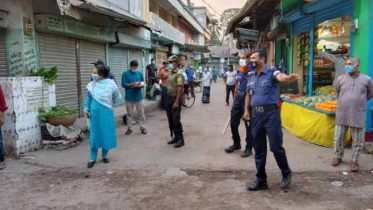 বিধি নিষেধ কার্যকরে নলছিটিতে কঠোর অবস্থানে প্রশাসন 