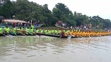 বৈঠার ছলাৎ-ছলাৎ শব্দে মুখরিত ইছামতির দুই পাড়