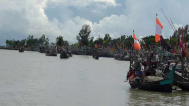 হাতিয়ায় সঙ্গে সারা দেশের নৌ চলাচল বন্ধ