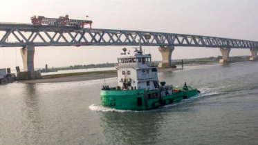 এবার পদ্মা সেতুর স্প্যানের সাথে ফেরির ধাক্কা