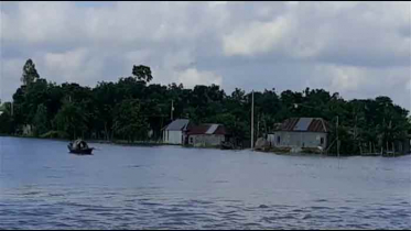 রাজবাড়ীতে পদ্মার পানি বিপদ সীমার উপরে প্রবাহিত
