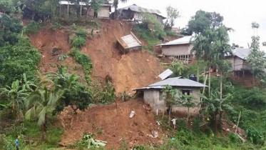 পাহাড় ধসে চট্টগ্রামে নিহত ৪