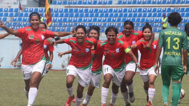 পাকিস্তানকে গোলবন্যায় ভাসিয়ে সেমিতে বাংলাদেশ