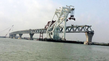 আজ বসানো হবে পদ্মা সেতুর ৩২তম স্প্যান