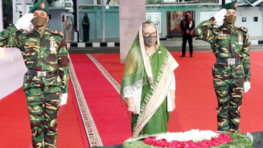 ঐতিহাসিক ৭ মার্চ: বঙ্গবন্ধুর প্রতিকৃতিতে প্রধানমন্ত্রীর শ্রদ্ধা